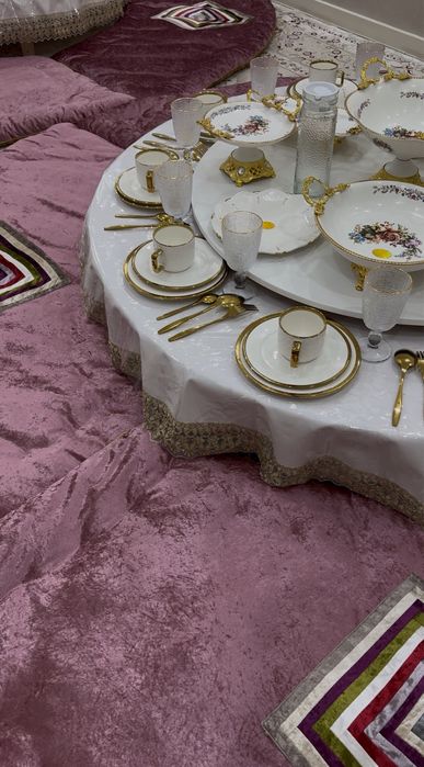 Аренда Стол с посудой.