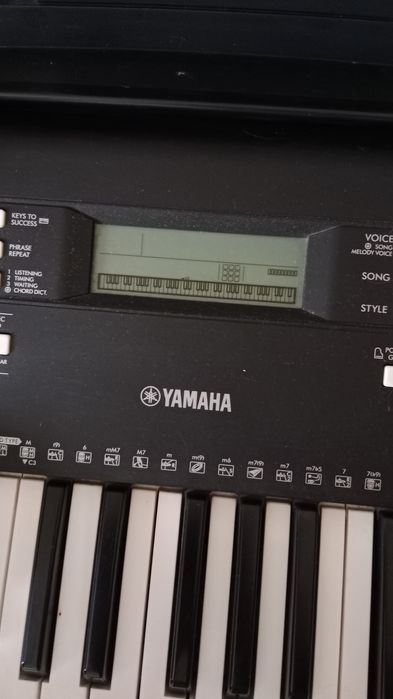 Продам синтезатор