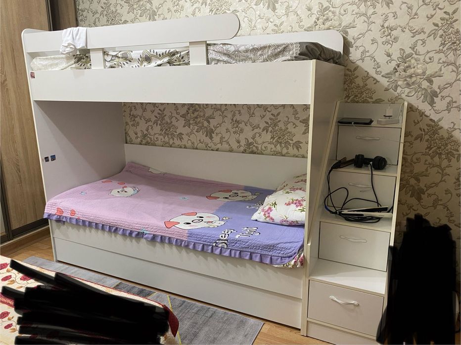 Трехъярусная  кровать