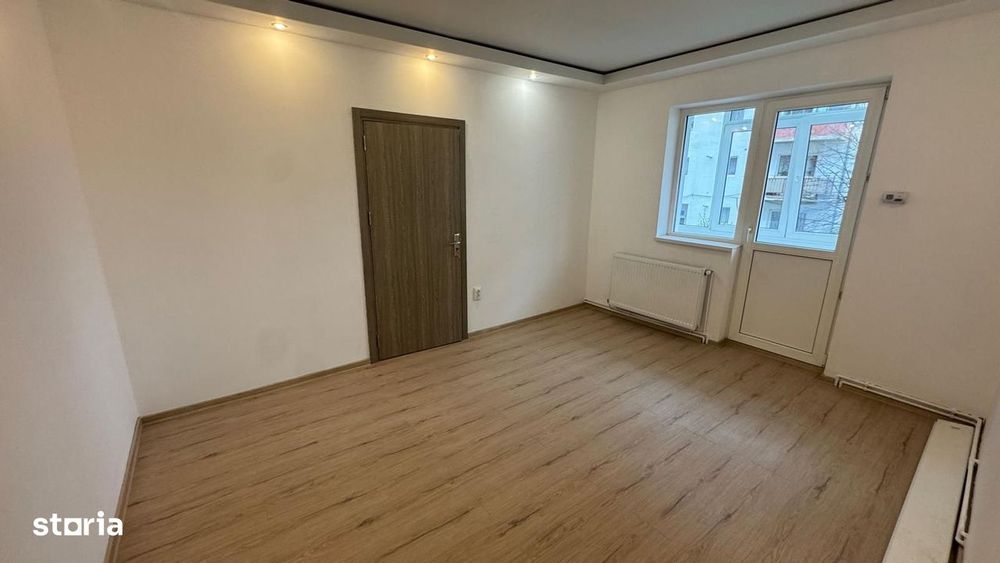Apartament 3 camere - Etaj 1, balcon închis - Aleea Șteaza