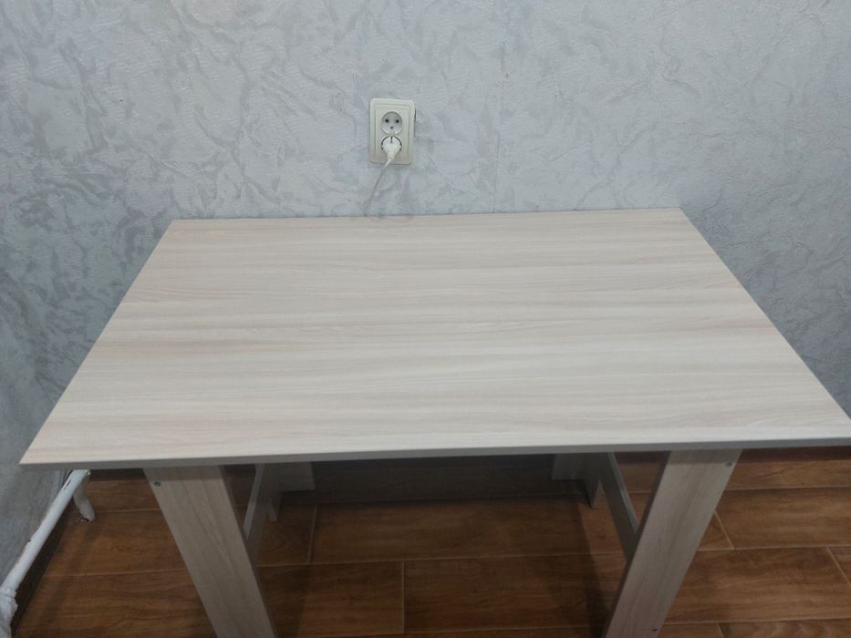 Продам кухонный стол