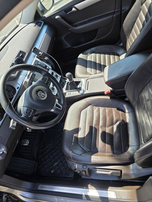 VOLKSWAGEN Passat Alltrack 2013 — imagine 4