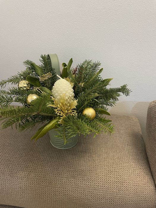 Ornament din brad natural si crengute de vasc