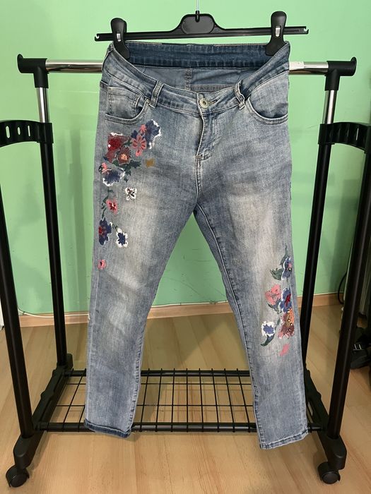 Дънки с цветя