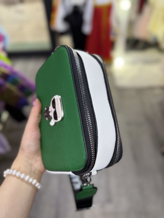 Мини-сумка под бренд Karl Lagerfeld.