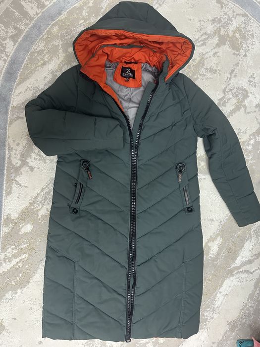 Продам зимнию теплую женскую куртку