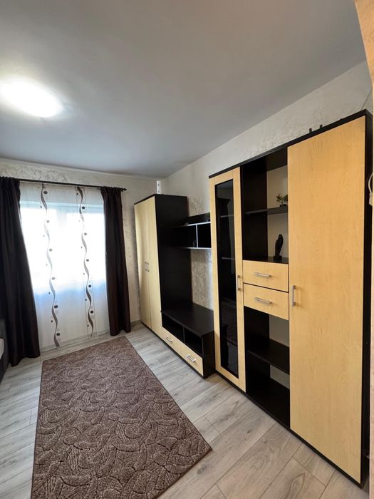 Proprietar vand garsoniera,pozitie foarte buna,proaspat renovata,mobilata si utilata complet,gata de mutare