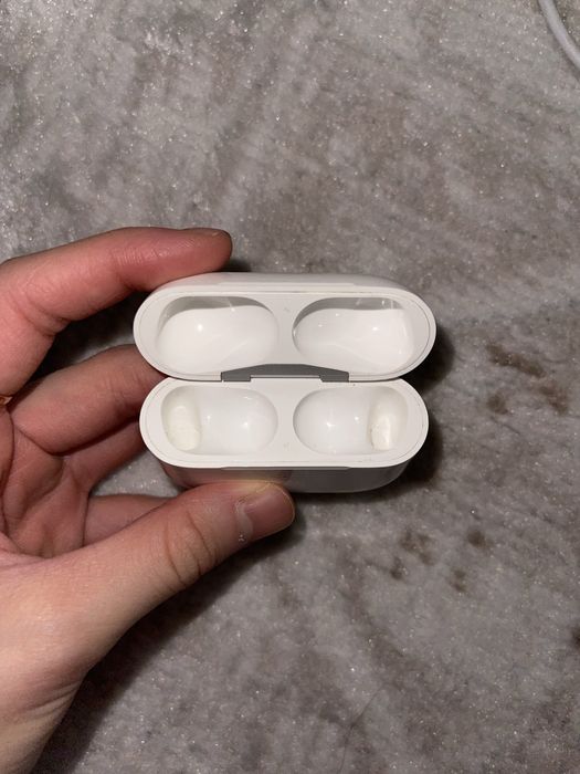 Airpods pro кейс оригинал