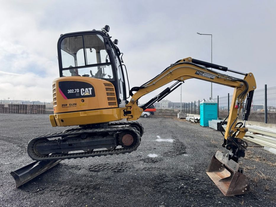 Inchiriere mini excvavator CAT 3 tone