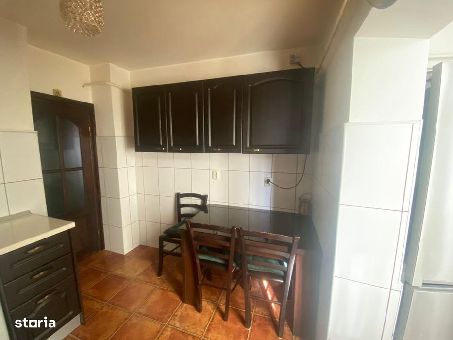 Închiriez apartament 2 camere in Piata Centrala
