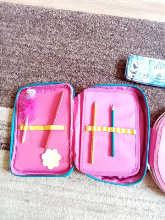 Несесери за училище