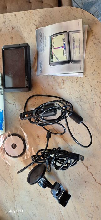 Продавам навигация Garmin Nuvi 205W