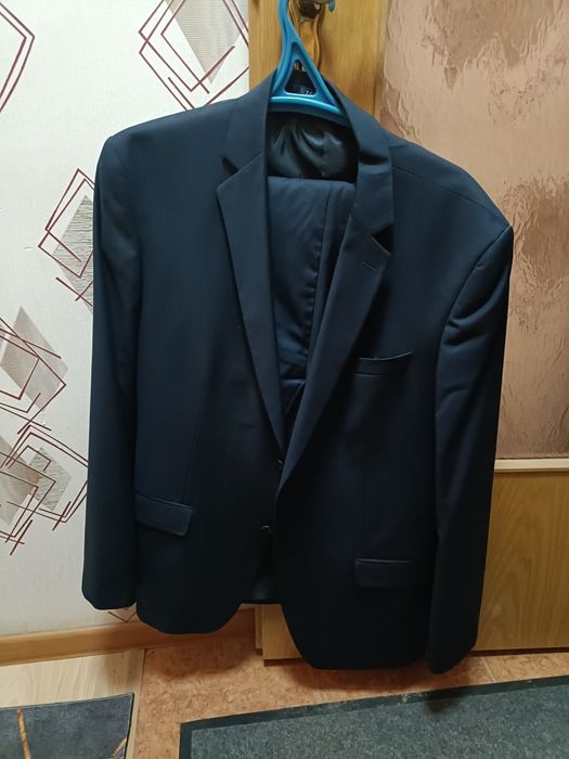 Продам мужской костюм