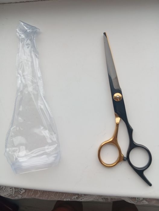 Продам парикмахерские ножницы.