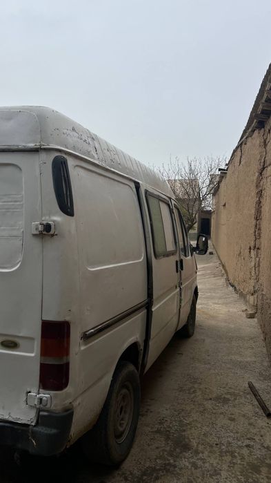 Ford transit sotiladi