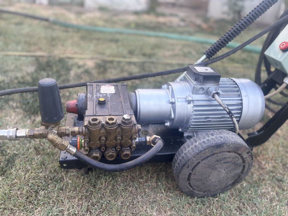 Vand Pompa Aparat de Spalat cu Presiune Trifazic Hawk HC 450