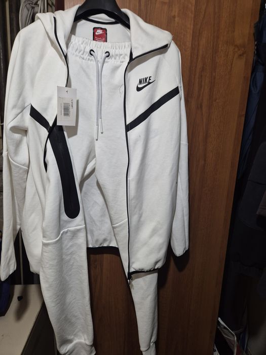 Бял комплект Nike
