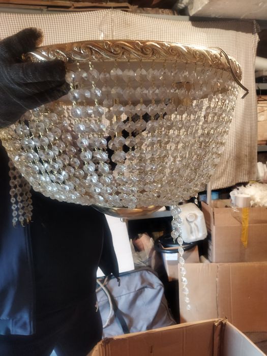 Продам две одинаковые люстры