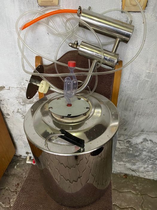 Дистиллятор в хорошем состоянии