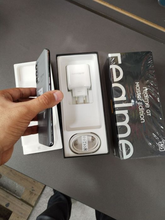 Realme Gt master edition 8+8/256 gb  karobka  dok ful komplekt radnoy