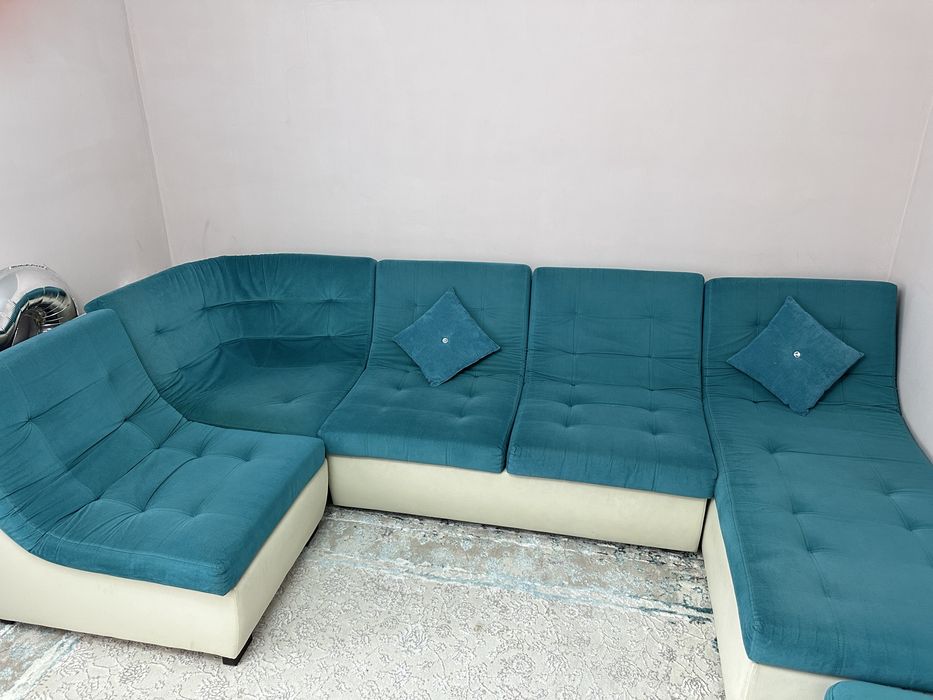 Продам Большой угловой диван + пуф