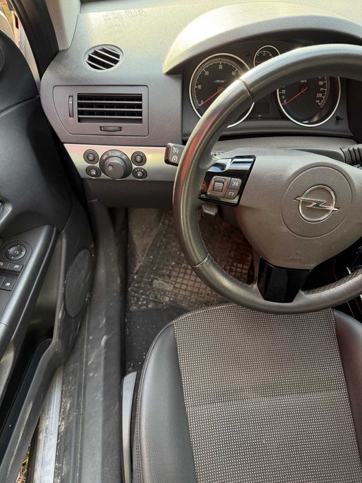 Opel Astra H GTC 1.7 CDTI