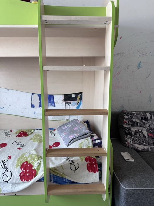 Кровать двухъярусная