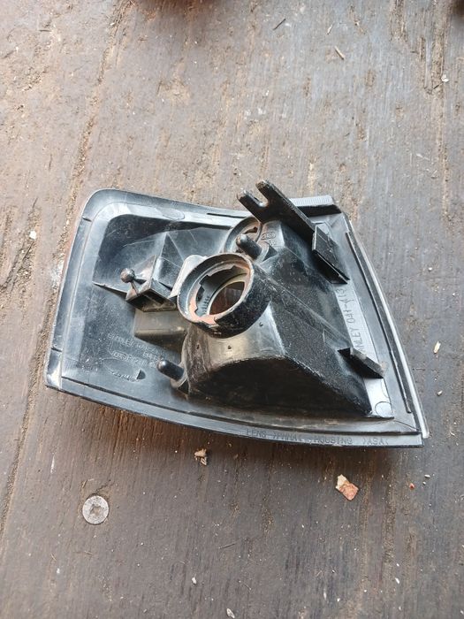 Поворотник Мазда Демио левый