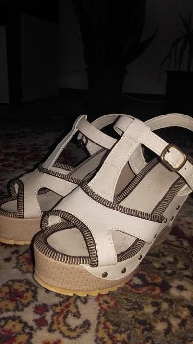 Сандали на платформа