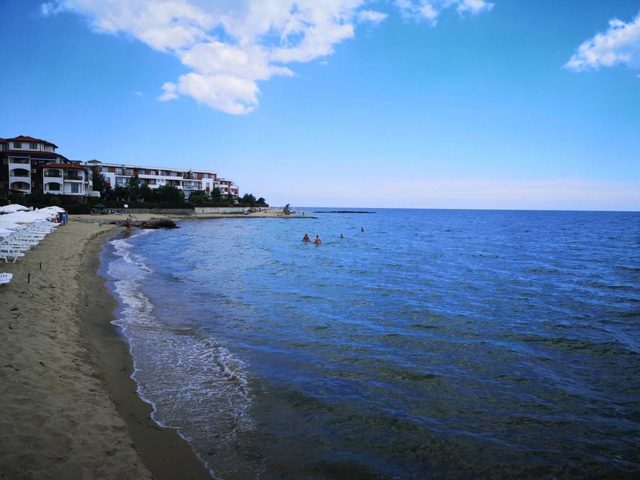 Отдавам апартамент под наем на първа линия в Елените!