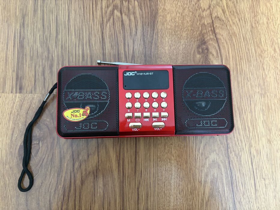 Радио, работи с  Bluetooth