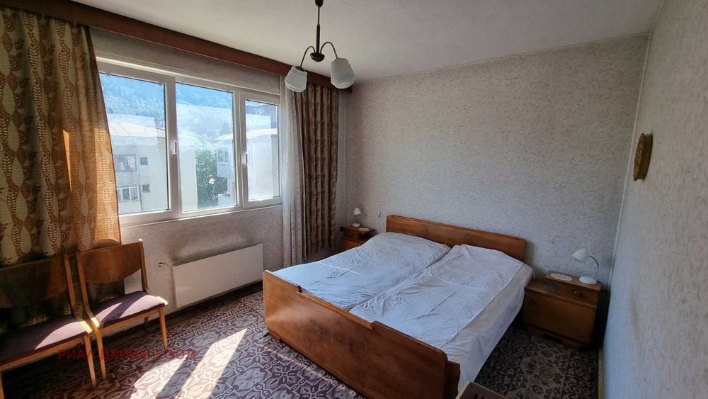 Дава се под наем Четиристаен апартамент в Смолян, Стар център - 120 кв.м за 220 € - Снимка #3