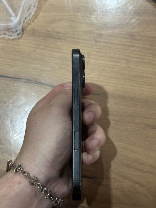 Iphone 16 pro black