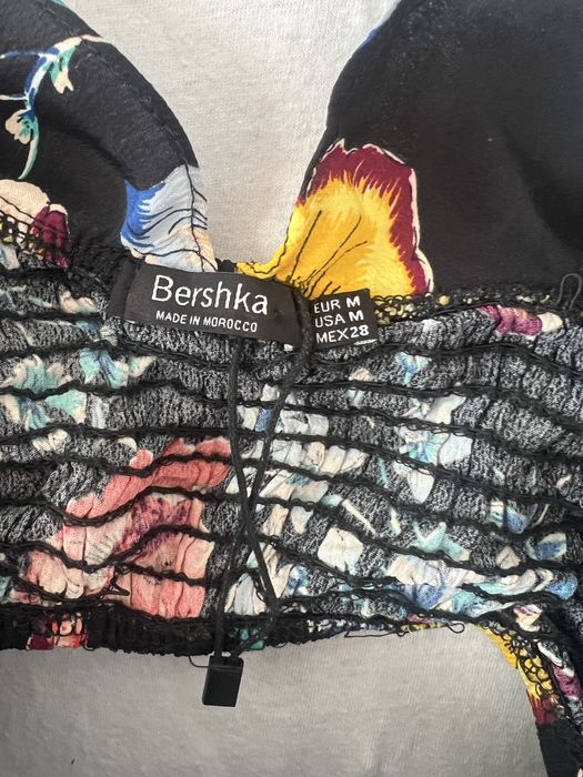 Compleu din pantaloni si top fara maneci, subtire, elegant, print floral deosebit de la Bershka, M