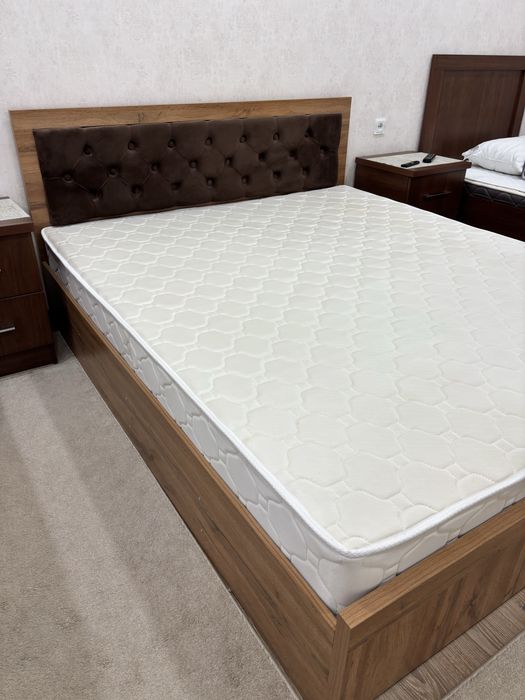 Двуспальная кровать