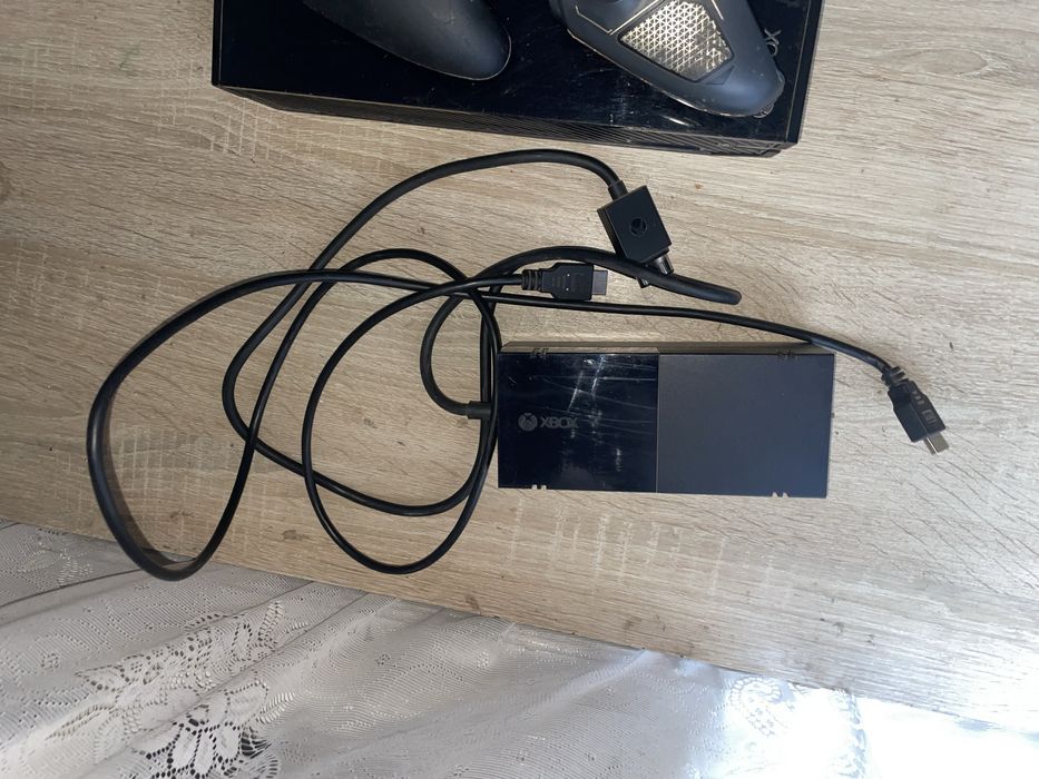 XBOX ONE ,+ 3 jocuri  negociabil