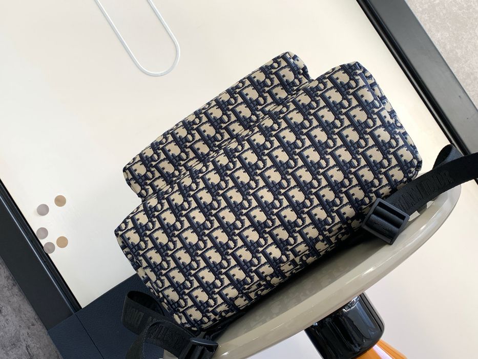 Ghiozdan Dior , calitate premium , pe comanda , nou