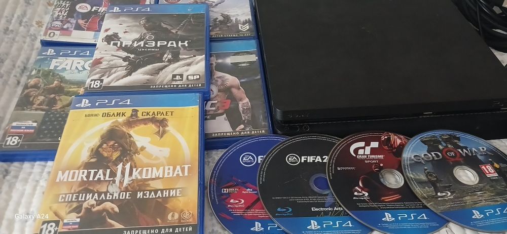 PlayStation 4 Продам состояние отличное