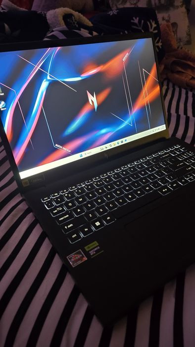 Laptop Gaming Acer Nitro V 15 - Ryzen 5 7535HS - RTX 3050 6GB - Stare