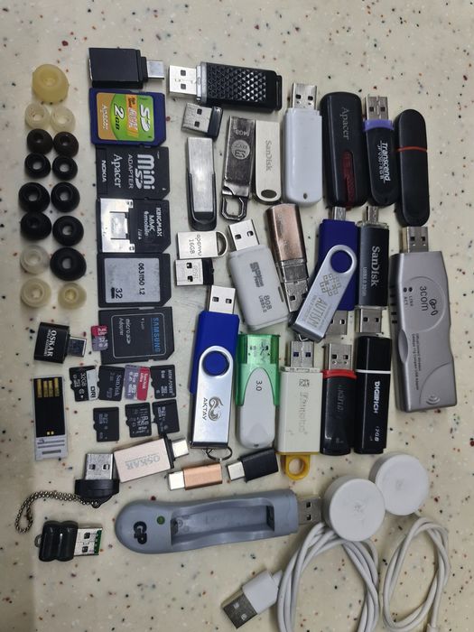 Fleshka, naushnik, airpods, wifi, Bluetooth, mishka.