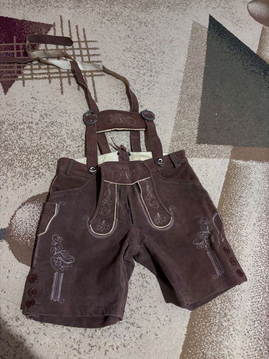 Pantaloni tradiționali germani