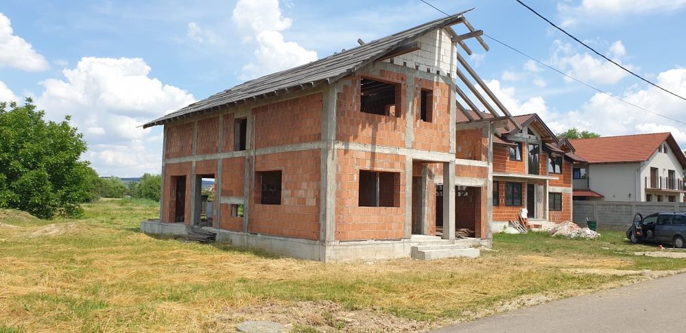 Casa  la rosu Ineu de Cris Bihor