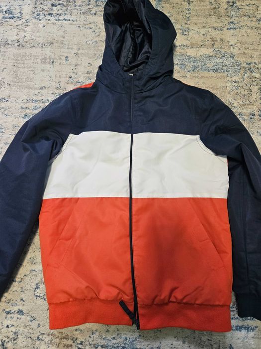 Два броя детски якета за момче.