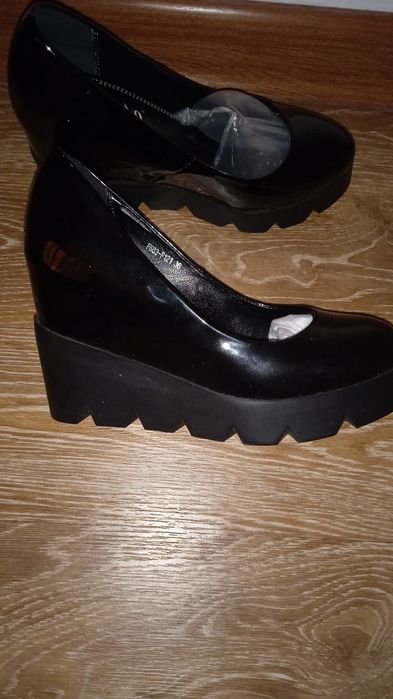 Новые . Почти даром.