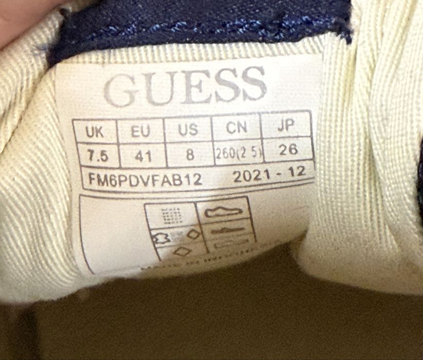 Маратонки Guess.
