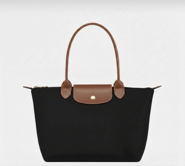 Удобна дамска чанта за рамо по модел Longchamp M