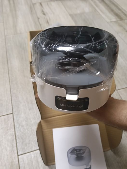 Dispozitiv de laborator -centrifugă