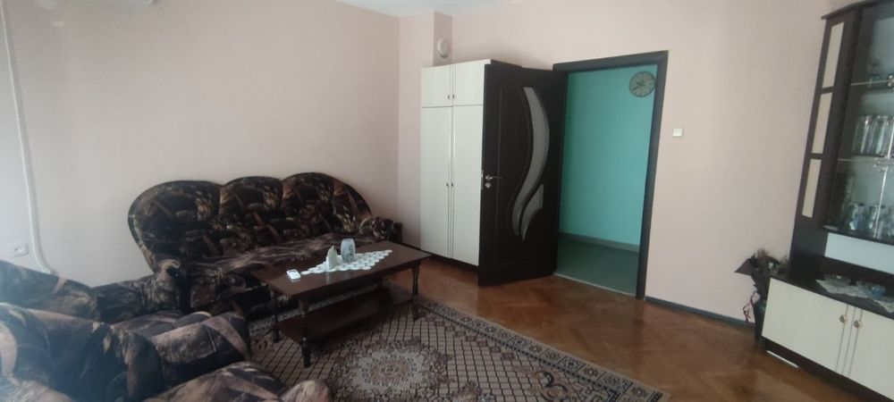 Продавам тристаен апартамент