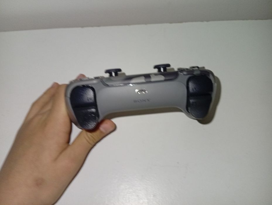 Джойстик за ps5 сив