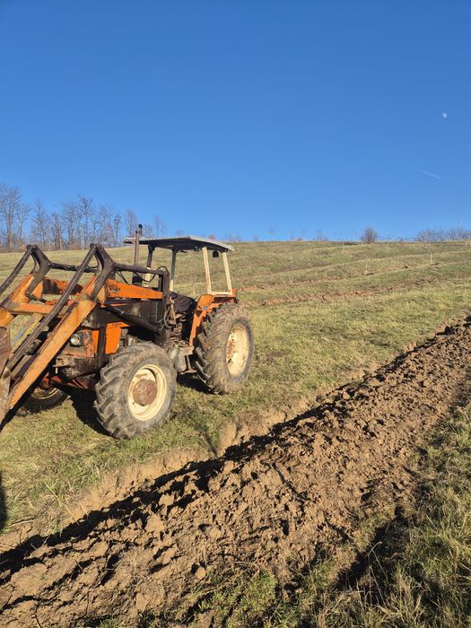 Vand tractor Fiat 4×4 cu incarcator